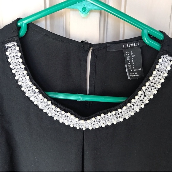 Forever 21 black creek pull over can keyhole back front pleat, embellished SzS - Picture 5 of 10